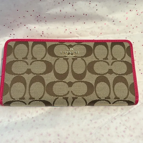 New Coach Accordion Zip Wallet - Picture 1 of 6